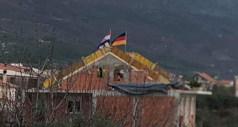 Prizor na kući u Dalmaciji je hit: "Odao čast zemlji koja mu je dala kruha"