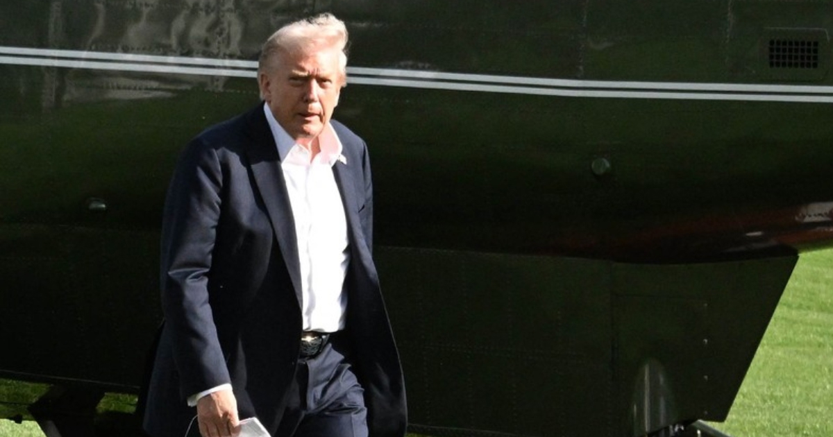 "Izgleda kao da prodaje aute": Mnogi se sprdaju s cipelama u kojima je viđen Trump
