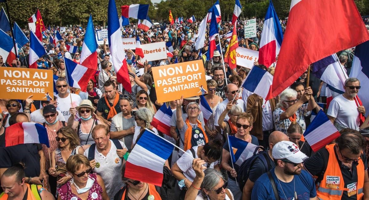 U Francuskoj 140.000 ljudi prosvjedovalo protiv covid-potvrda