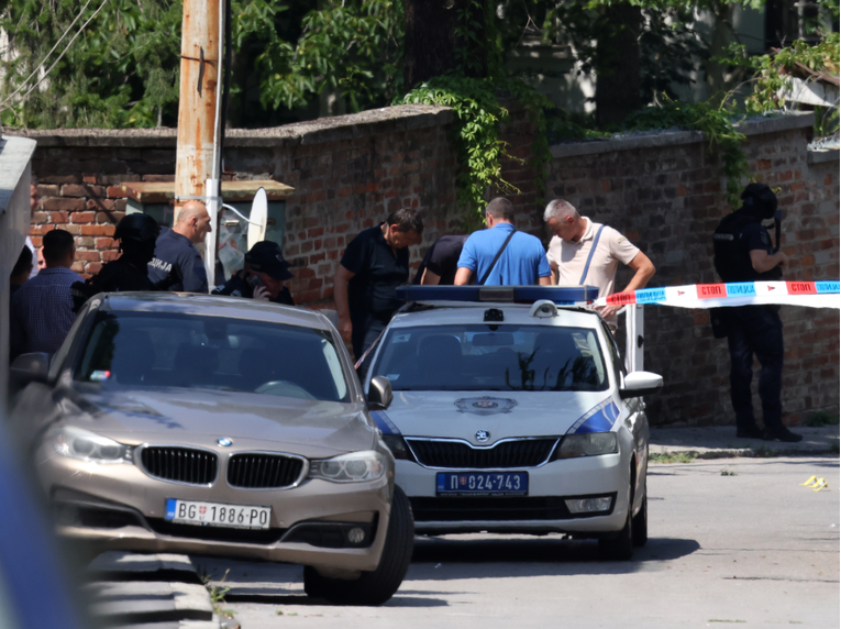 U stanu u Beogradu nožem napao Hrvaticu (33)