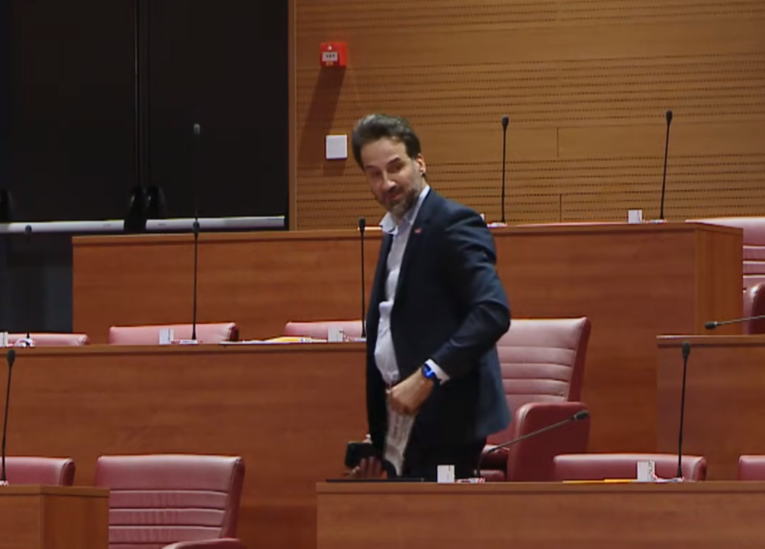 VIDEO Đakić Miletiću: "Bogu se moliš, a đavlu služiš". Zastupnik Mosta napustio Sabor