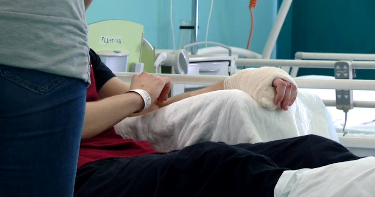 VIDEO U KB-u Dubrava dečku spasili odrezanu šaku