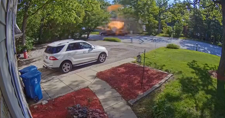 VIDEO Kamion eksplodirao usred vožnje u Chicagu