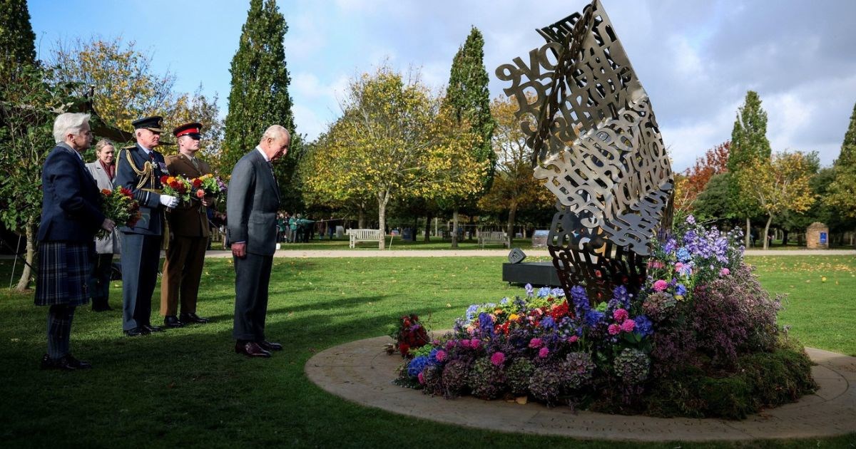 Kralj Charles otkrio prvi spomenik LGBT vojnicima u Velikoj Britaniji