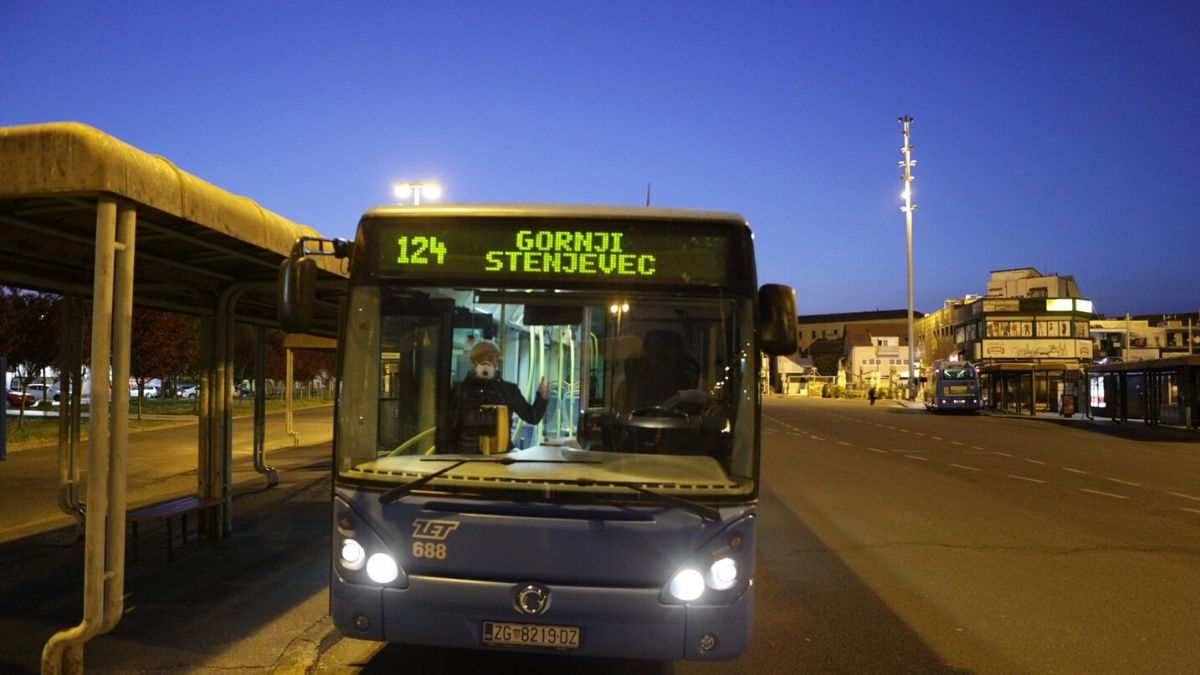 Juričan "otvorio" autobusni promet u Zagrebu: Vozaču sam donio burek i 100 eura