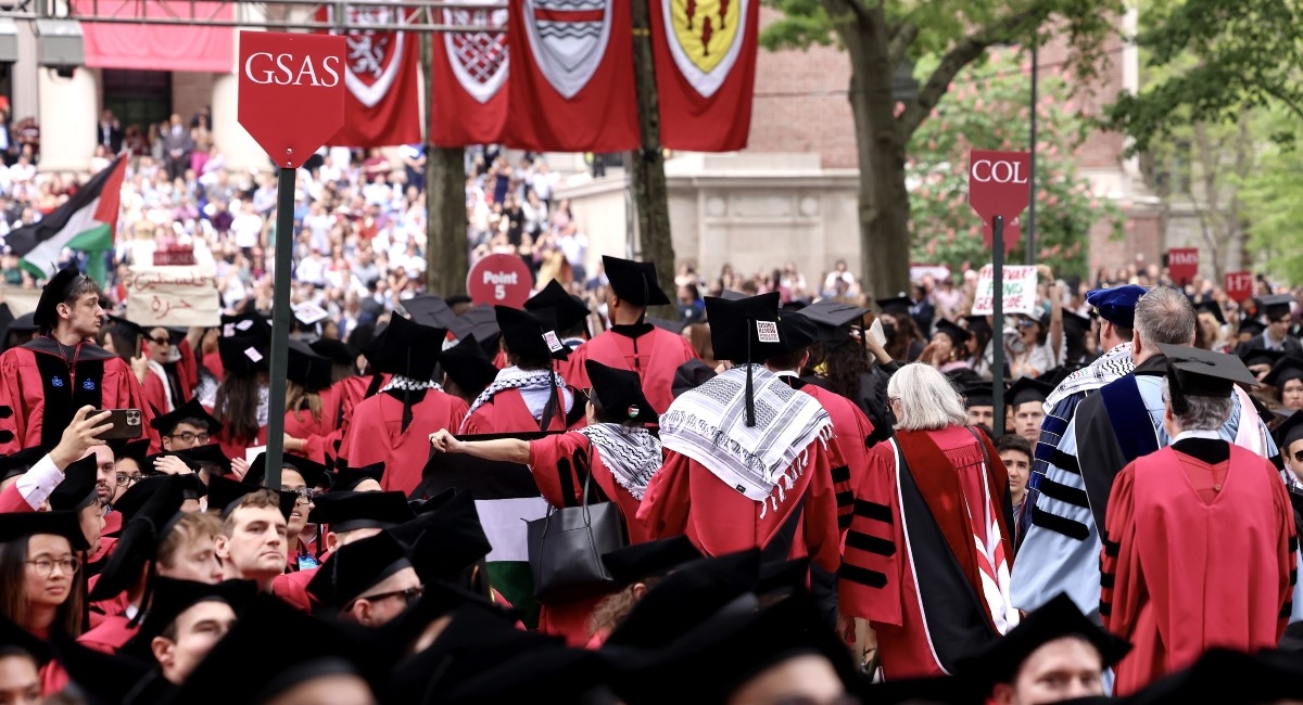 Trumpova ministrica prijeti Harvardu: Zabranit ćemo da upisujete strane studente
