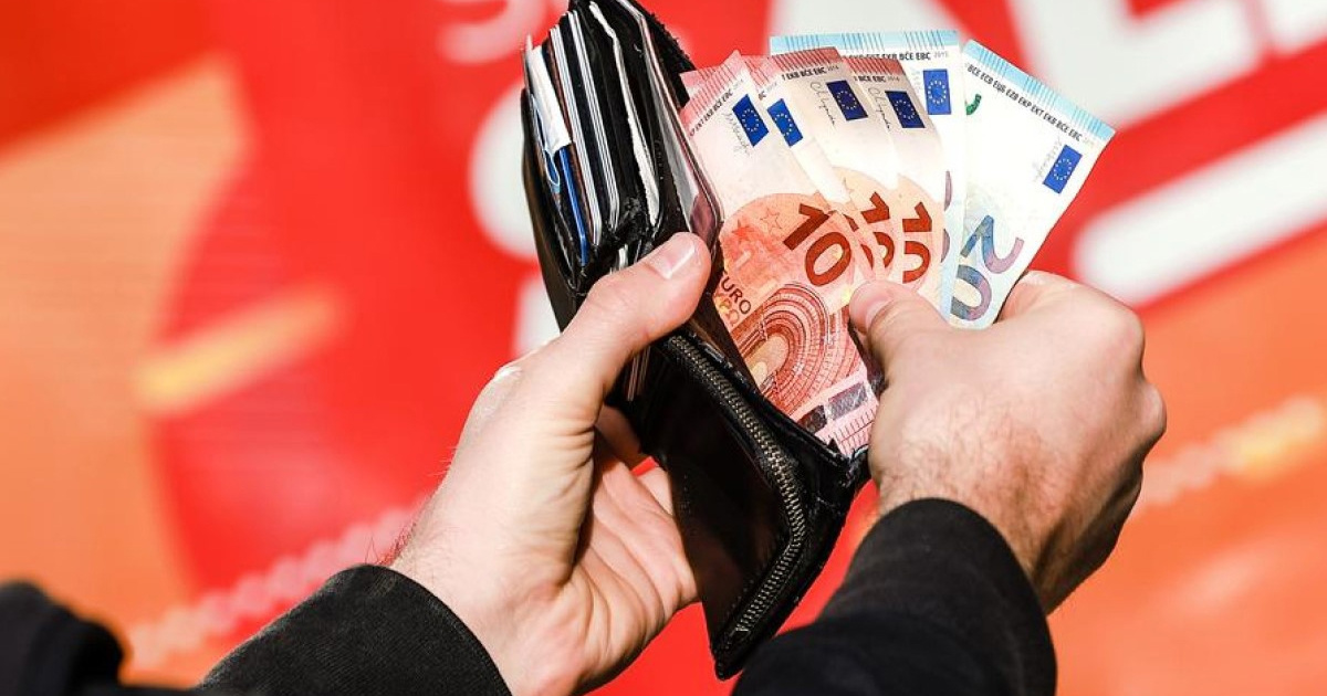 U Rijeci pronašao nekoliko tisuća eura, odnio ih na policiju. Traži se vlasnik