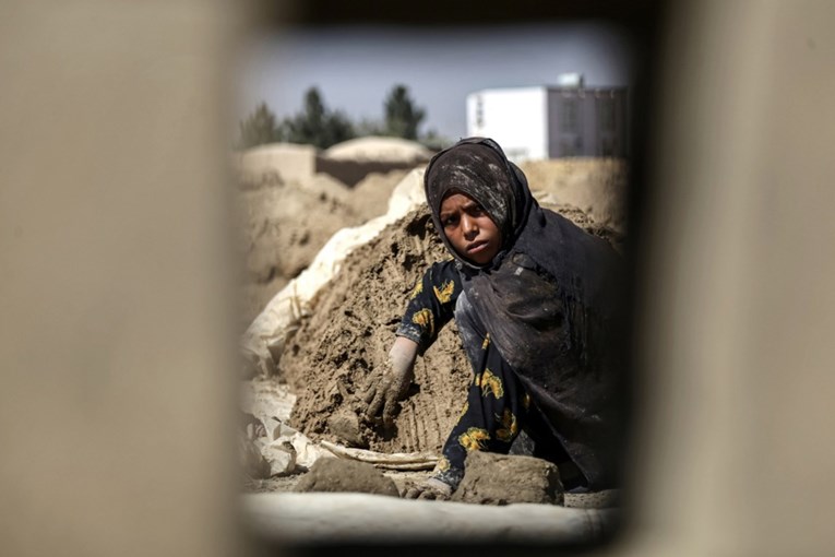 Preko 400 milijuna djece živi u siromaštvu, tvrdi UNICEF