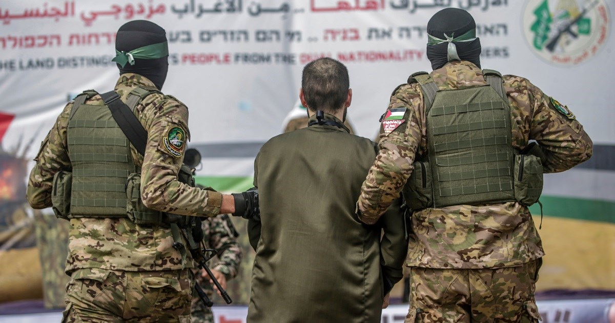 Hamas je danas prisilio dvojicu talaca da gledaju kako druge puštaju, otkriva N12