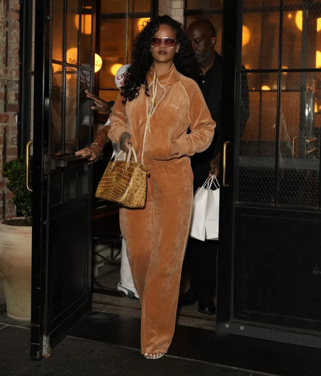 Rihanna nosi trend koji smo prije 20 godina viđali posvuda