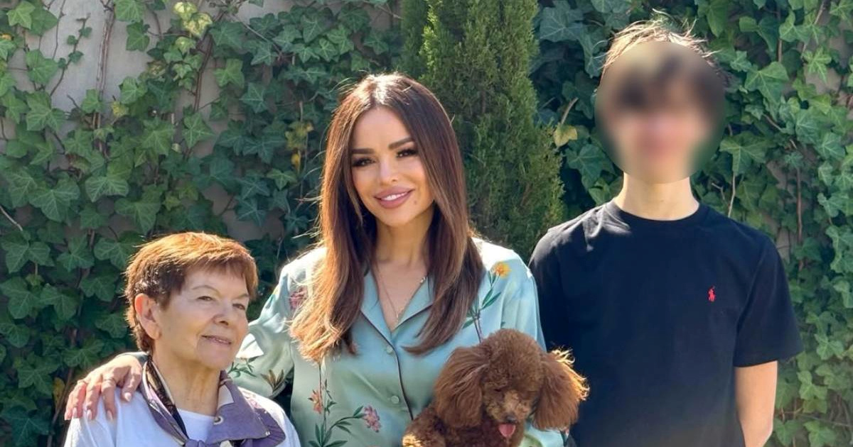 Severina čestitala pratiteljima Uskrs, podijelila je fotografije s mamom i sinom