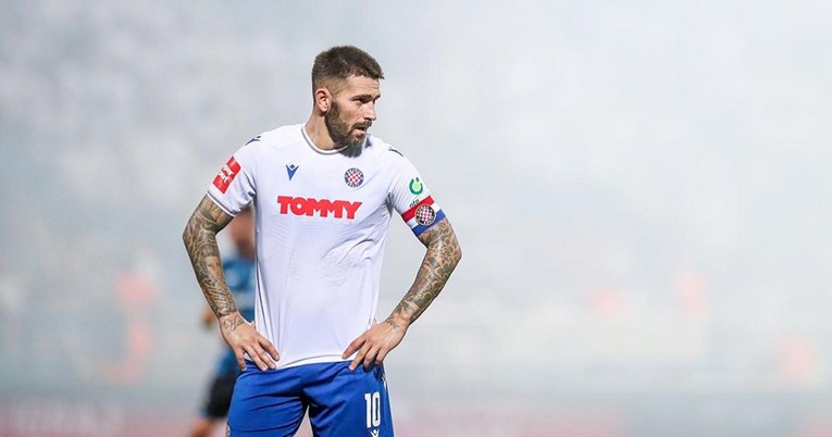 Po Rijeci se lijepe naljepnice "Umri Livaja" uoči derbija s Hajdukom