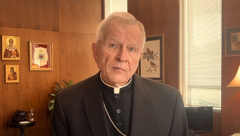 Nadbiskup spalio oltar na kojem se svećenik seksao s dvije žene: Demonsko oskvrnuće