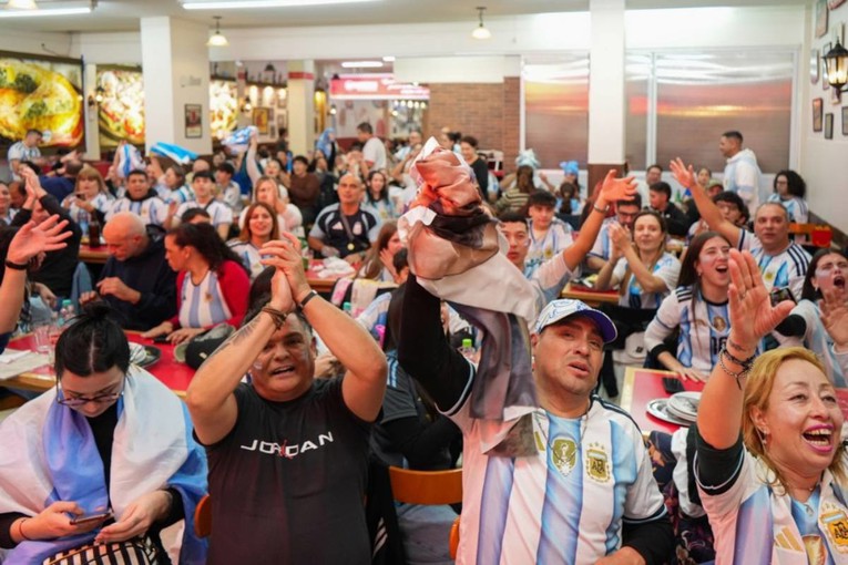 VIDEO Argentinci grubo ismijavali poražene Francuze novom pjesmicom