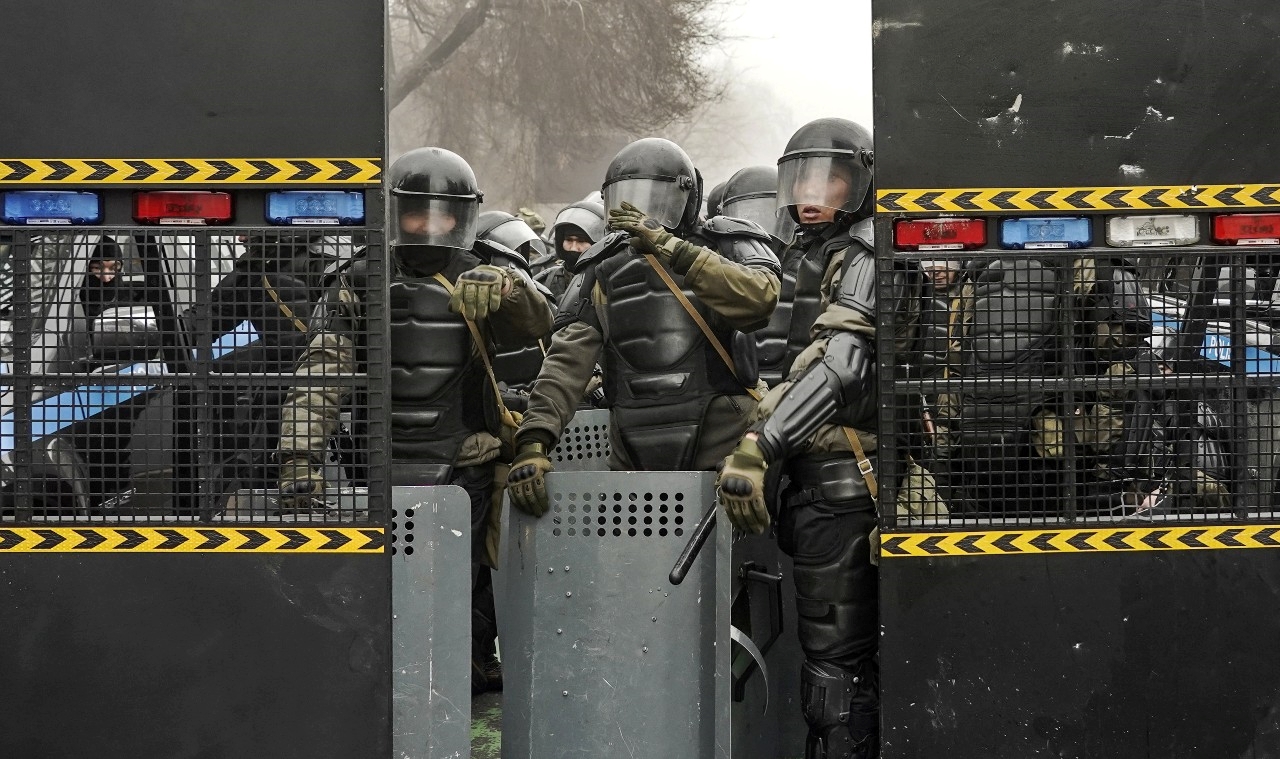 Kaos u Kazahstanu: Došla vojska, ne rade banke ni internet. Policija ubila 10 ljudi?