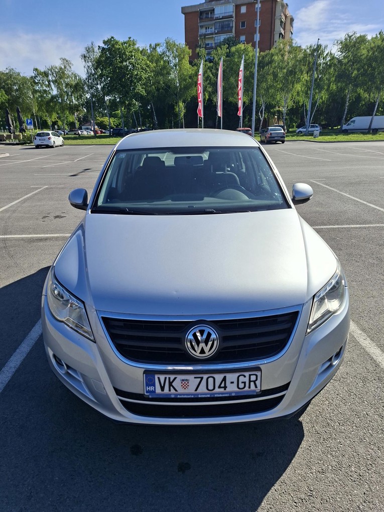 Ovaj Tiguan prodaje se za 8100 €. Ima 4x4 pogon, vlasnik kaže da je očuvan