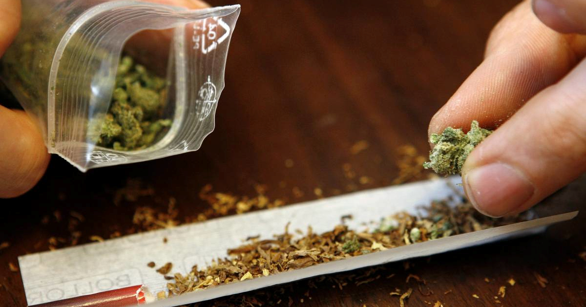 U Slatini smotao joint i dao ga čovjeku. Policija ga kazneno prijavila