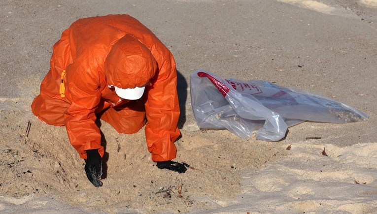 Otkriveno je što su misteriozne crne okrugle loptice na plažama u Sydneyju