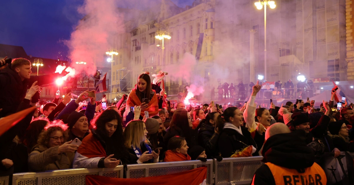 VIDEO Pogledajte atmosferu na trgu kad je krenula Moja domovina