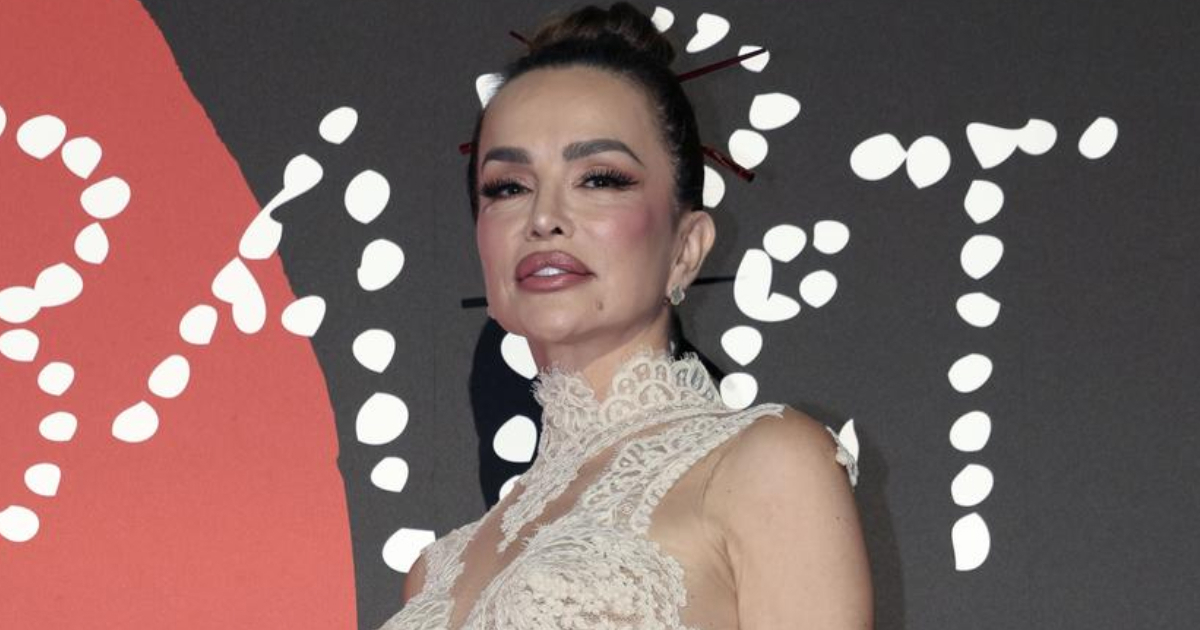 Severina zablistala u čipki, tilu i odvažnim izrezima