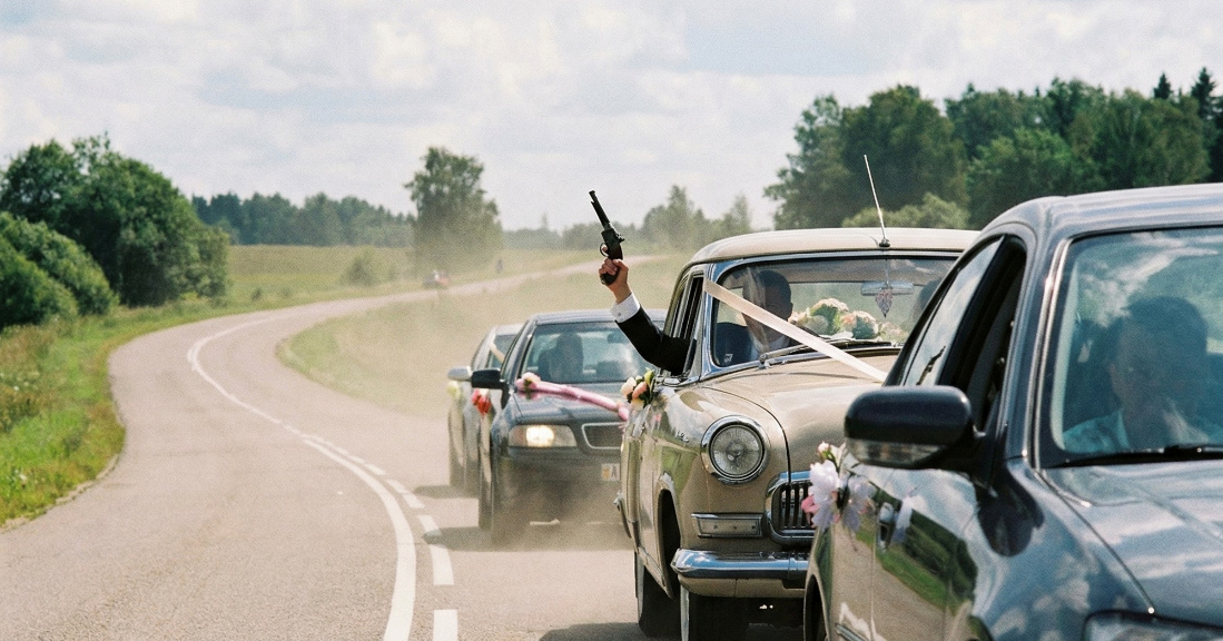 Pucali iz auta u svadbenoj koloni u Krapini, policija prekinula slavlje