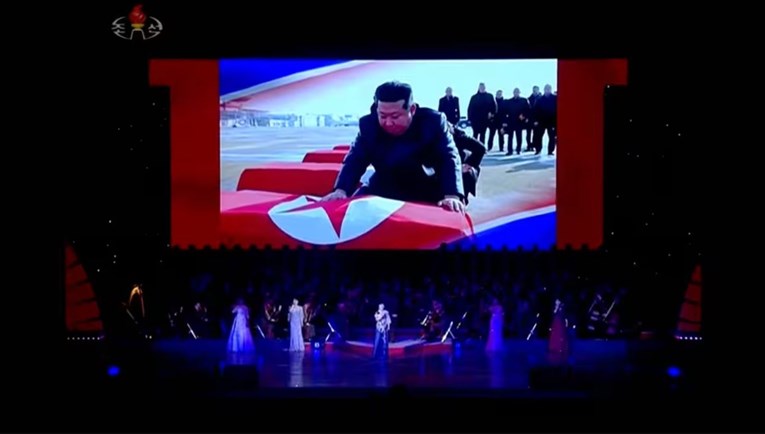 VIDEO Kim Jong-un polagao ruke na lijesove vojnika poginulih u Kursku