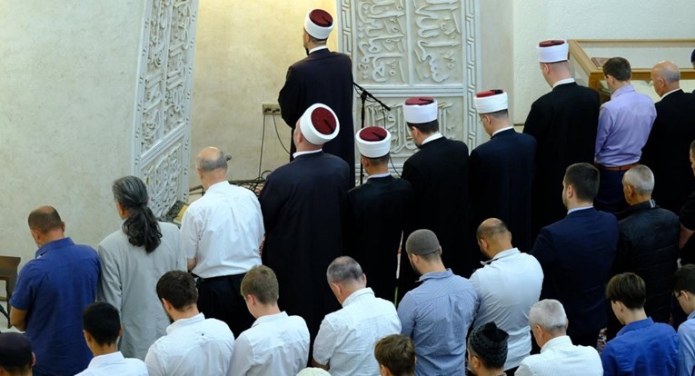 Hrvatska obitelj traži rušenje džamije u BiH: Pojavili su se bageri i počeli kopati