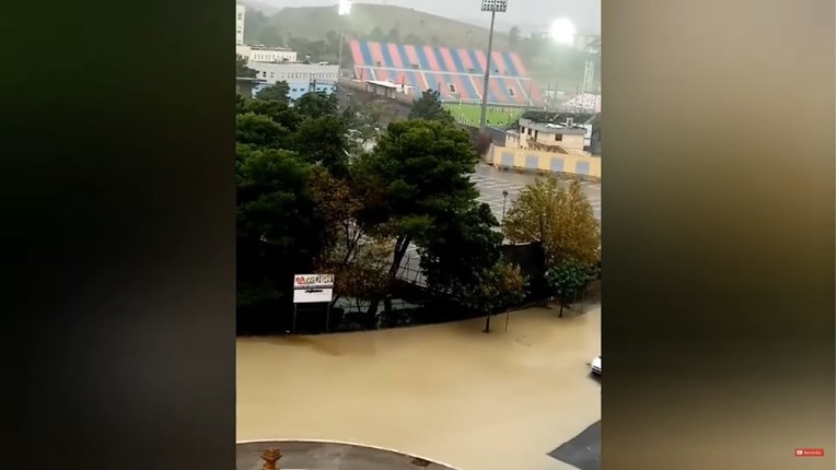Obilne kiše u južnoj Italiji prouzročile poplave, srušio se jedan most
