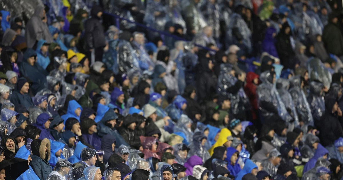 Dinamo se na Fejsu zahvalio navijačima. Oni se obrušili na igru i trenera