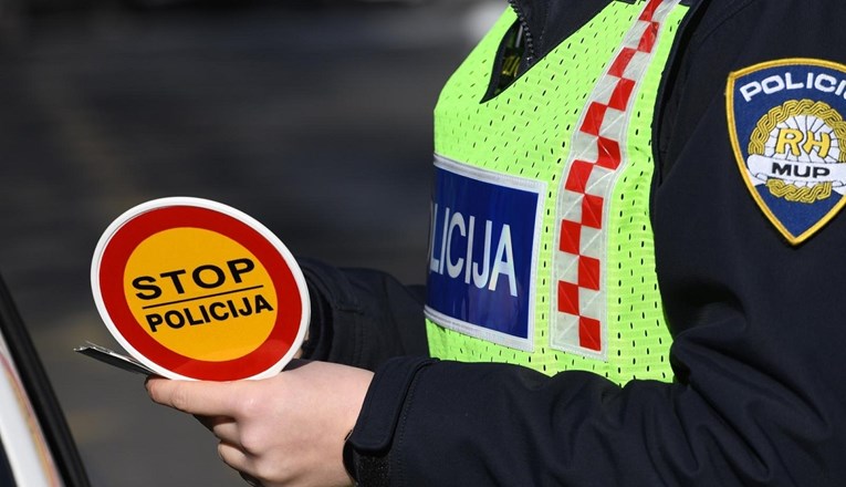 Vozač u Križevcima policajcima pokušao podvaliti krivotvorenu inozemnu vozačku