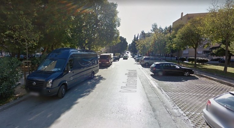 Auto naletio na djevojčicu u Splitu, prevezena je u bolnicu