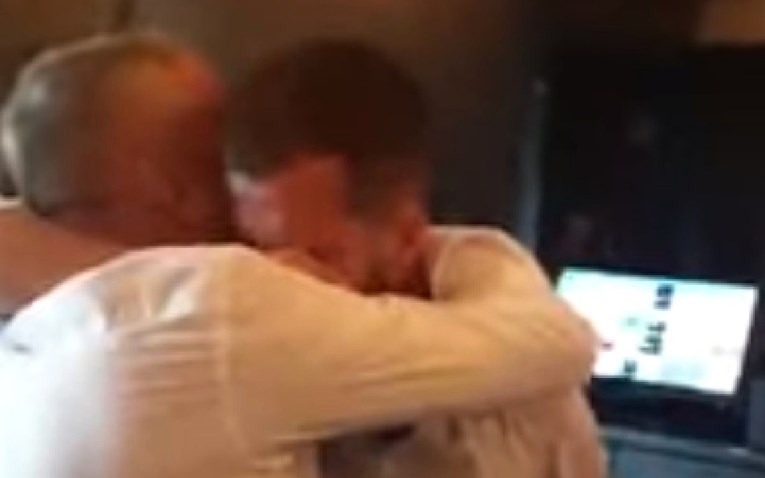 VIDEO Pjanić u suzama i očevom zagrljaju slavi prelazak u Barcelonu