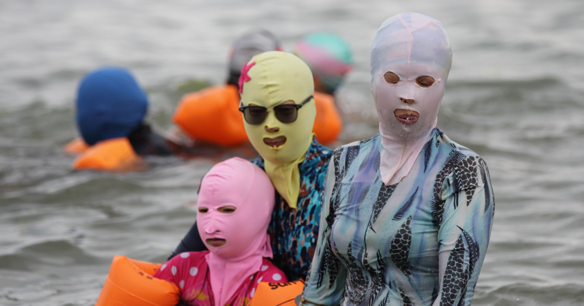 Ova maska za zaštitu od sunca godinama je hit u Kini. Biste li je vi nosili na plažu?