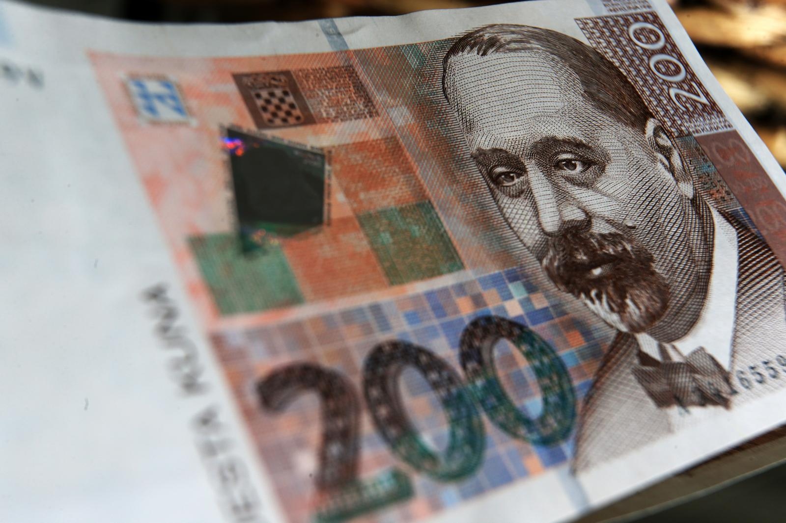 Prosječna neto plaća za ožujak 1,3 posto niža nego za veljaču