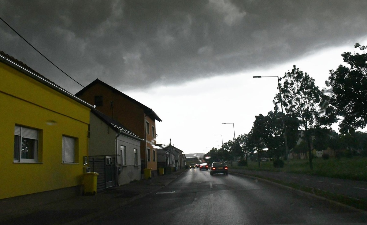 VIDEO Nevrijeme protutnjalo Hrvatskom. Vjetar čupao stabla, padala obilna kiša...
