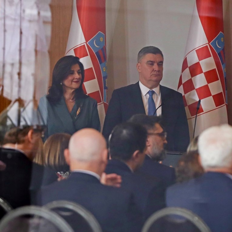 Uzvanici na inauguraciji dobili poklone: "Nosit ću je u svakoj svečanoj prigodi"