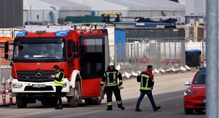 Podmetnut požar u Teslinoj tvornici u Njemačkoj, zaustavljena proizvodnja