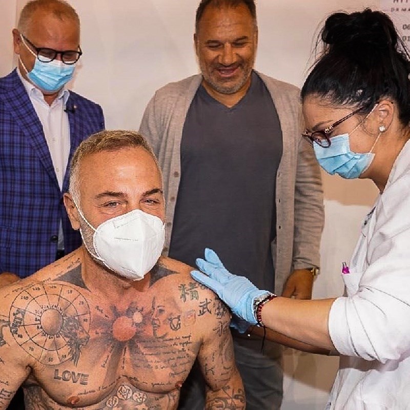 Najzgodniji djedica svijeta primio drugu dozu cjepiva u Beogradu