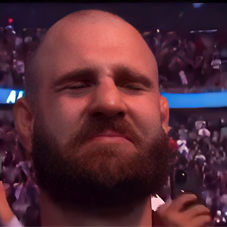 Neviđena scena u UFC-u. Prebio protivnika pa plakao dok je gledao najvećeg rivala