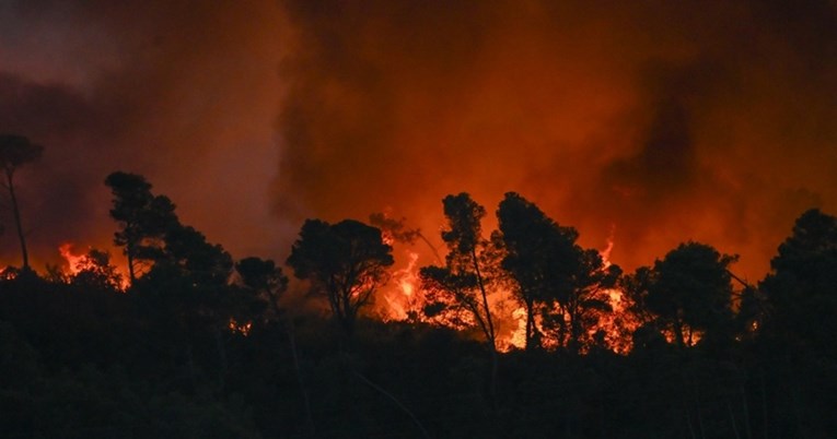 Francuskom haraju šumski požari, vatrogasci nemoćni. "Ovako nije bilo 80 godina"