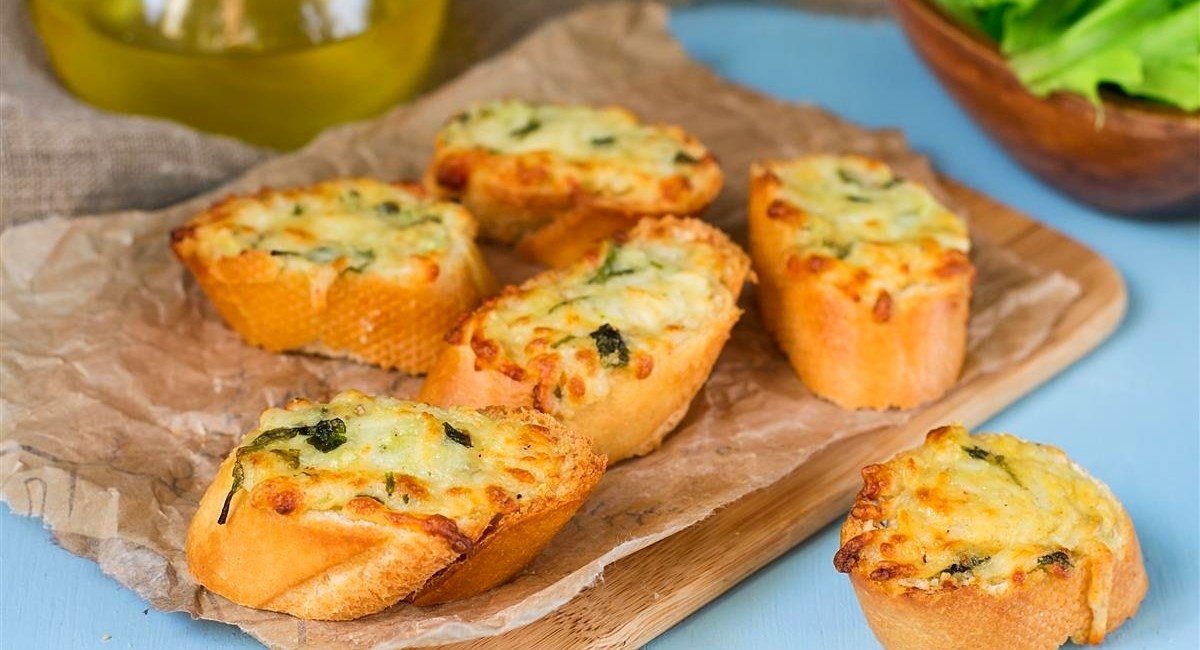 Evo kako u nekoliko minuta od suhog baguettea napraviti aromatičan i sočan kruh