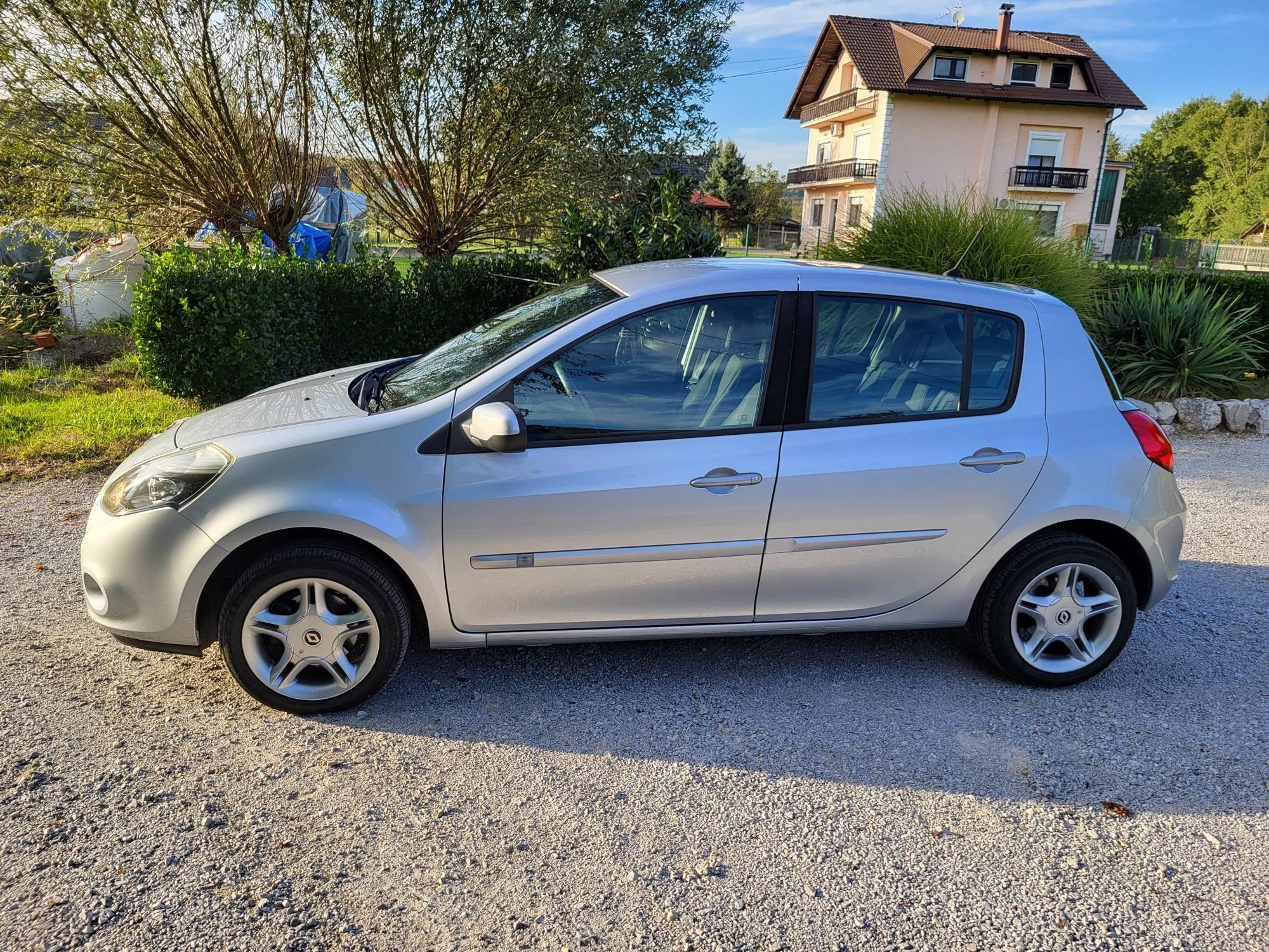 Najbolji auto oglasi: Renault Clio za 2300 € s malom kilometražom