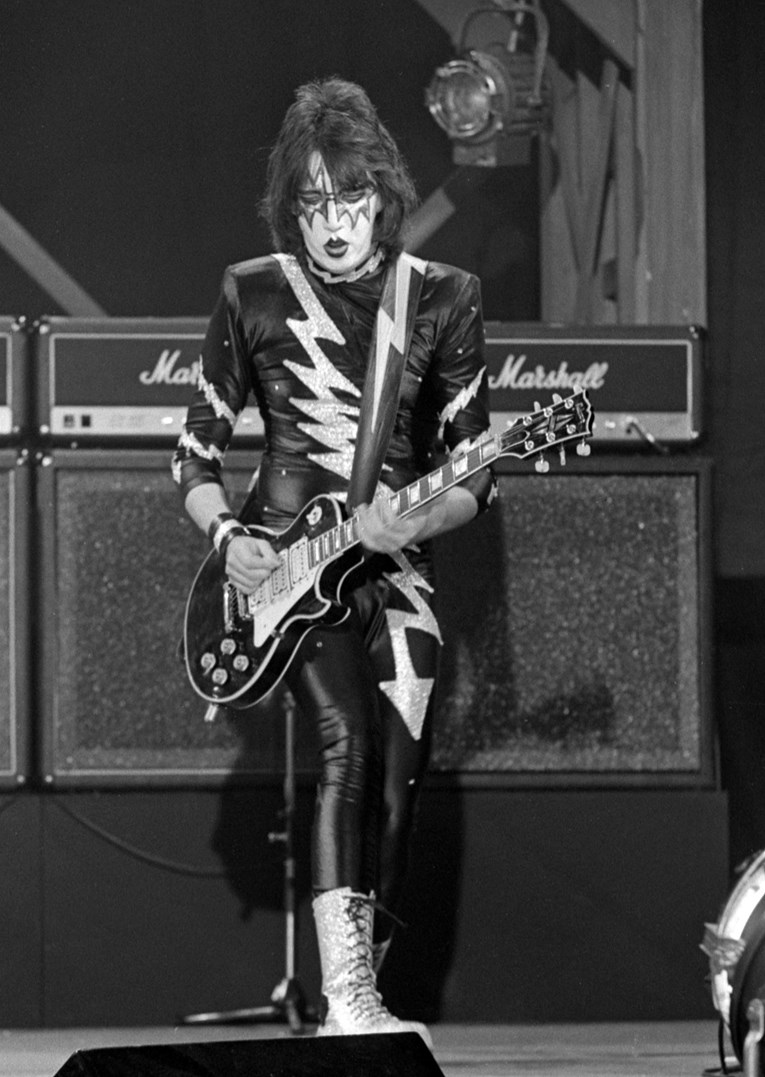 Preminuo Ace Frehley, gitarist i suosnivač benda Kiss
