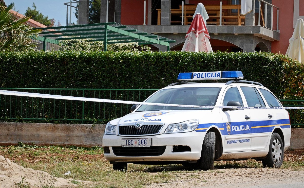 Posvađali se u Bibinjama, pa poznanika pijan napao nožem