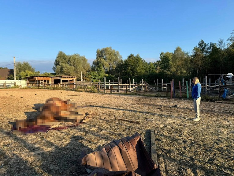 VIDEO Ruski dron pogodio konjički klub kod Kijeva. "Očito je ovo bio i vojni objekt"