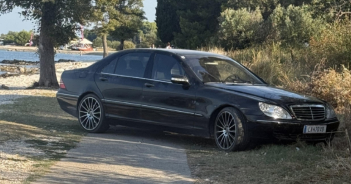 Vozač Mercedesa kažnjen zbog parkiranja na šetnici u Fažani