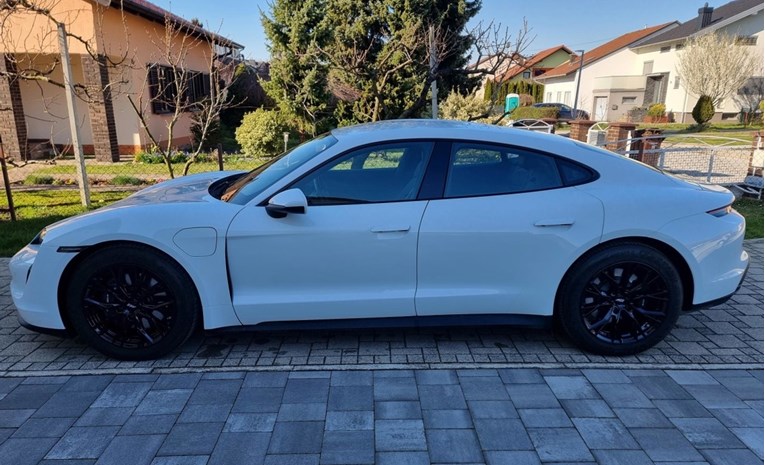 Najbolji auto oglasi: Porsche Taycan iz 2023. sa samo 28.000 km