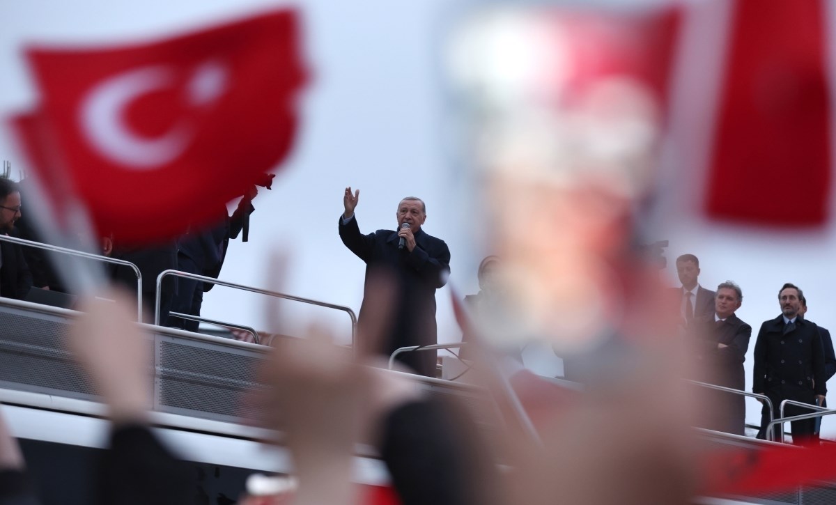 Erdogan proglasio pobjedu. Njegovi pristaše slave u Istanbulu, viču "Allahu Akbar"