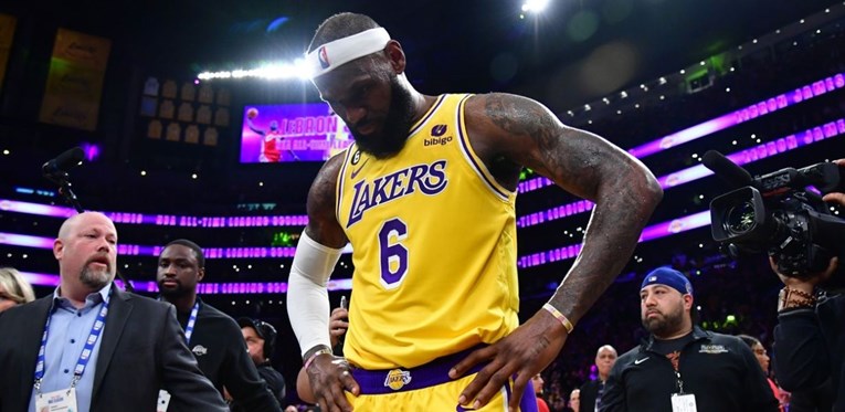 Lakersi na LeBronov povijesni dan kod kuće izgubili od direktnog rivala za play-off