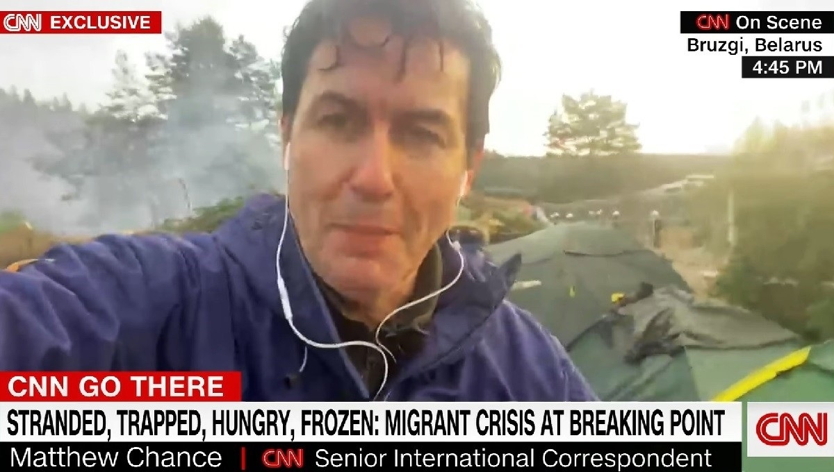 VIDEO CNN: Ljudi na poljskoj granici gladuju i bore se za hranu, stanje je očajno